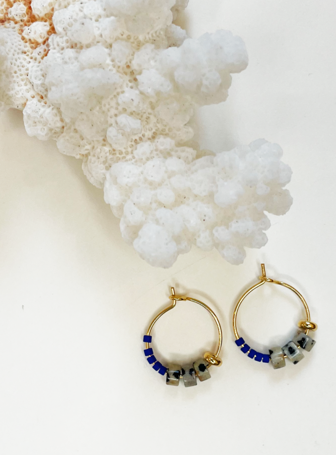 Mini créoles Ella jaspe dalmatienne et perles miyuki bleu roi